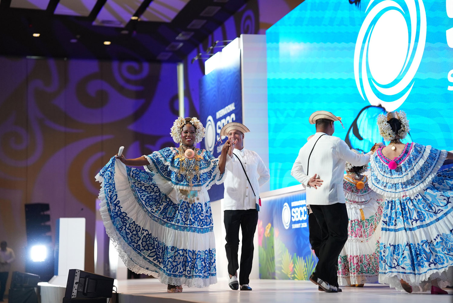 Panamanian folkloric dancers or Rubén Blades